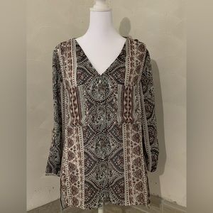 BKE Boutique Women’s Chiffon Blouse size Medium NWT